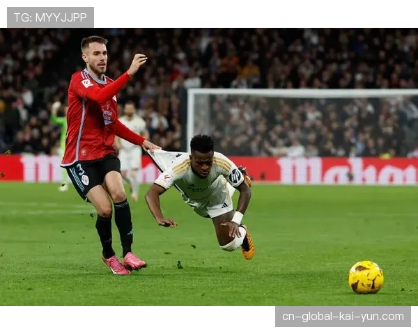 皇马三后卫体系磨合期 多线作战或导致联赛后劲不足